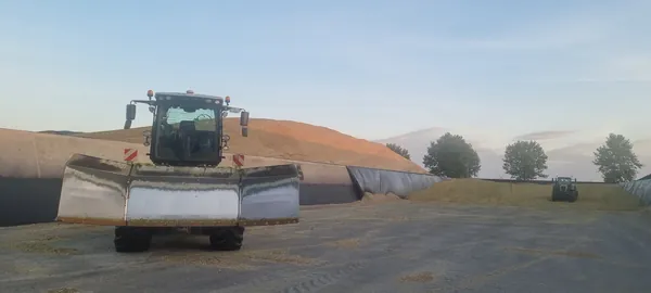 Erdarbeiten lagerung claas 4000