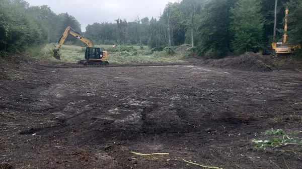 Erdarbeiten rodung cat 330 liebherre