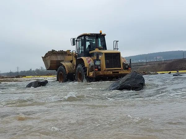 Gewaesserbau baggerarbeit CAT 950