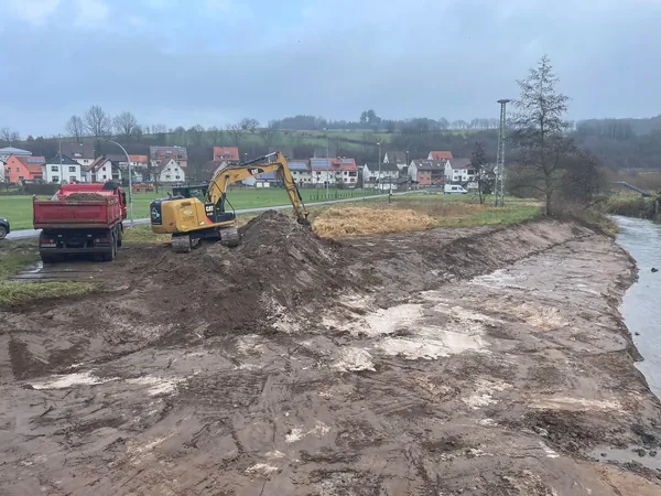 Gewaesserbau uferbefestigung cat 312e lkw