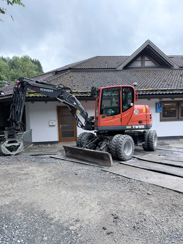 Schaeff TW 95 Mobilbagger im Einsatz